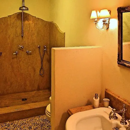 Sleeps 12 Pool Air Con Wifi * Blevio