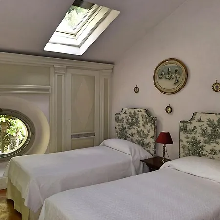 Sleeps 12 Pool Air Con Wifi Blevio